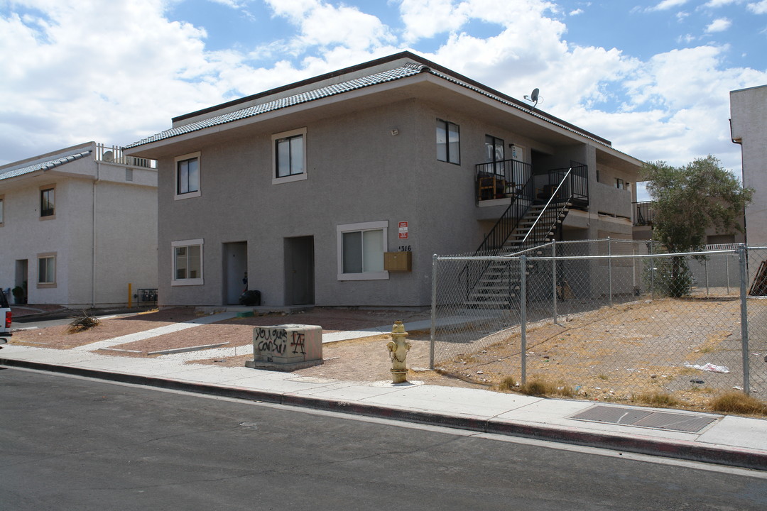 Kari Apartments in Las Vegas, NV - Building Photo