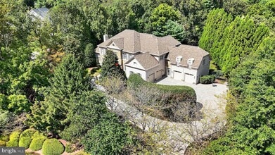 9864 Walker Glen Ct in Great Falls, VA - Foto de edificio - Building Photo