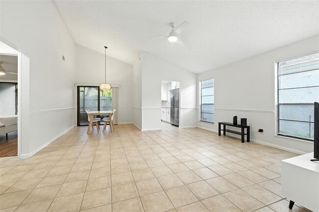 4404 Oak Harbor Dr in Tampa, FL - Building Photo - Building Photo