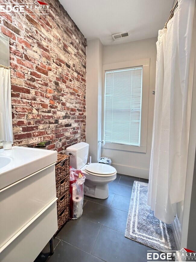 11 Greylock Rd in Boston, MA - Foto de edificio - Building Photo