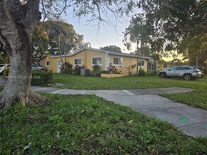 9200 SW 164th St in Palmetto Bay, FL - Building Photo - Building Photo