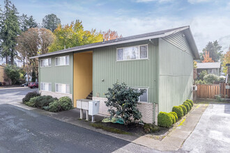 Washington Court Condominums in Beaverton, OR - Building Photo - Building Photo