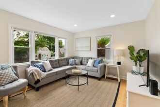 106 Honor Rd in West Haven, CT - Building Photo - Building Photo