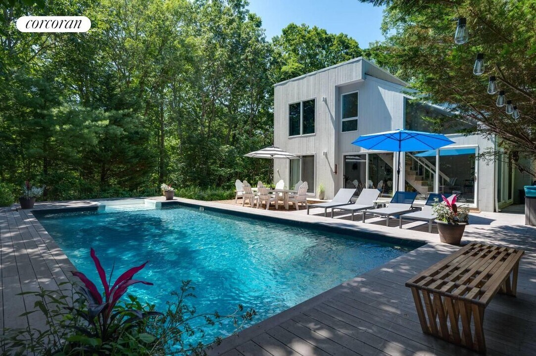 7 N Pass Rd in East Hampton, NY - Building Photo