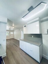 10824 NE 3rd Ct in Miami, FL - Foto de edificio - Building Photo