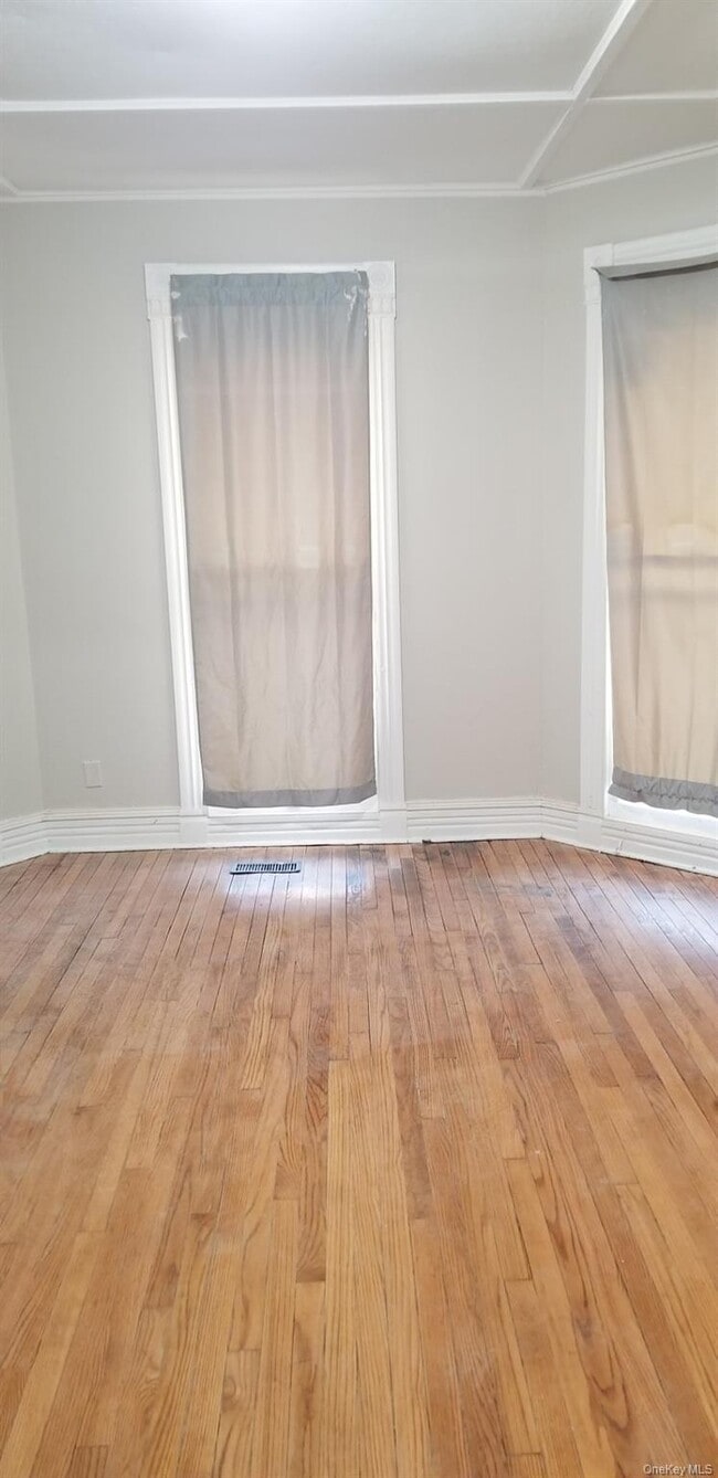 77 Linden Ave in Middletown, NY - Building Photo - Building Photo