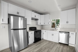 7118 1/2 Sunny Brae Ave in Los Angeles, CA - Building Photo - Building Photo