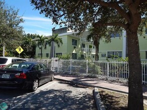 1200 Marseille Dr in Miami Beach, FL - Building Photo - Building Photo