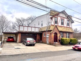 182 Farnham Ave, Unit 2nd Floor in Lodi, NJ - Building Photo