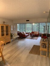 1709 Whitehall Dr in Davie, FL - Building Photo - Building Photo