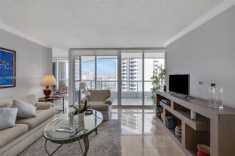 21205 Yacht Club Dr in Aventura, FL - Building Photo - Building Photo