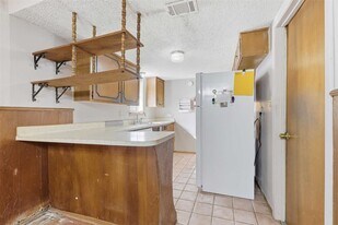 2320 Meadow Crest in Irving, TX - Building Photo