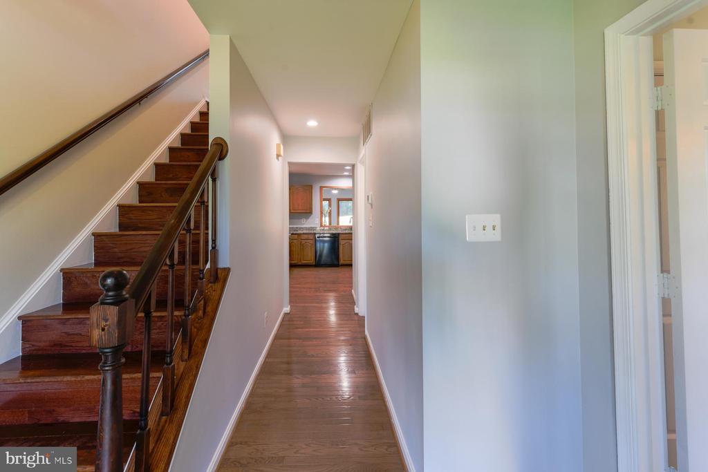 1345 Carpers Farm Way in Vienna, VA - Building Photo
