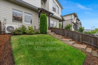 16349 SE Sunshower Pl in Happy Valley, OR - Building Photo - Building Photo