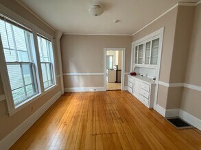 55 Rindge Ave, Unit 1 in Cambridge, MA - Foto de edificio - Building Photo