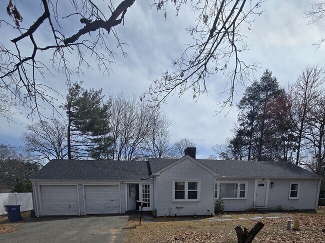 property at 3 Robin Rd