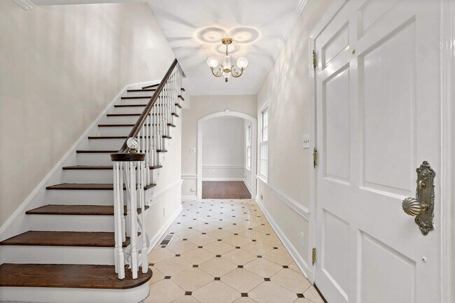 23 Oak St in Greenwich, CT - Building Photo - Building Photo
