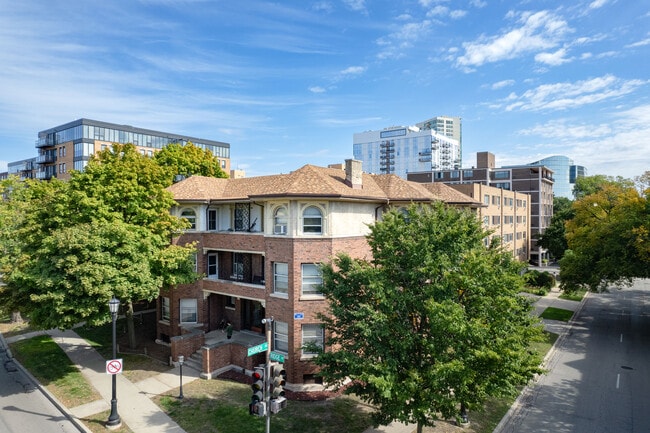 1703-13 Ridge Ave. in Evanston, IL - Foto de edificio - Building Photo