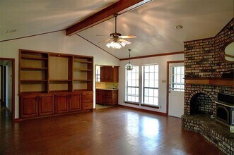 405 S Denton Ave in Justin, TX - Building Photo - Building Photo