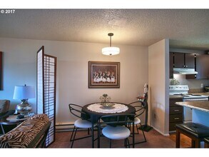 3875 NW Chemult Pl, Unit 3877 in Portland, OR - Building Photo - Building Photo
