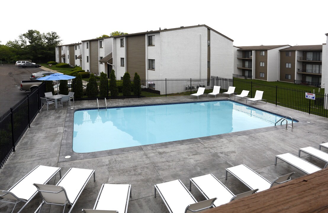 Aura Apartments in Indianapolis, IN - Foto de edificio