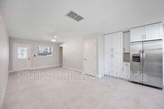 5039 N Beach Rd in Englewood, FL - Building Photo - Building Photo