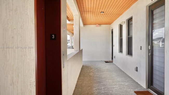 7925 NW 104th Ave in Doral, FL - Building Photo - Building Photo