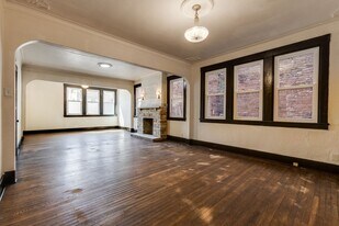 609 E Warrington Ave, Unit Apt. 1 in Pittsburgh, PA - Building Photo