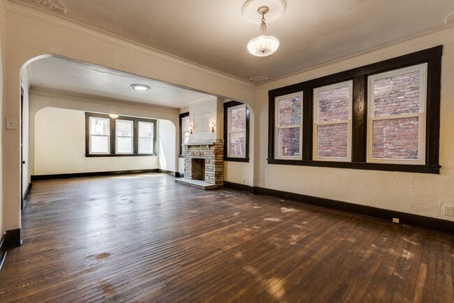 property at 609 E Warrington Ave