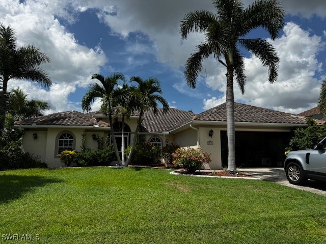 2541 SW 37th St in Cape Coral, FL - Foto de edificio