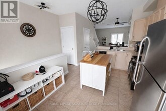 101 Willow Ln in Grimsby, ON - Building Photo - Building Photo