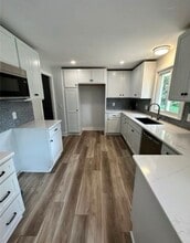 4834 Echovalley St NW in North Canton, OH - Foto de edificio - Building Photo