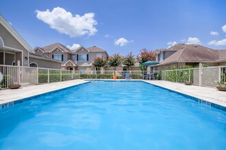 Town Park Townhomes in Houston, TX - Building Photo - Building Photo