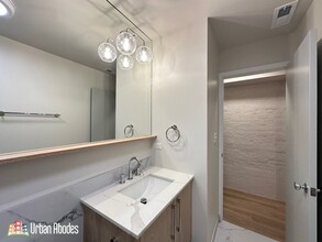 2439 W Walton St, Unit A03C in Chicago, IL - Building Photo - Building Photo