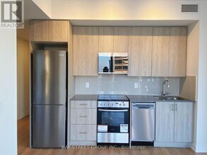 15-1015 Ellerslie Ave in Toronto, ON - Building Photo - Building Photo