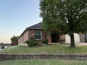 1940 Cliffrose Dr in Little Elm, TX - Building Photo - Building Photo