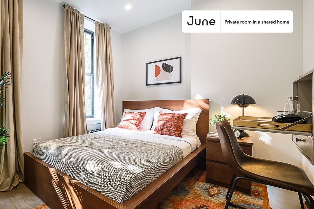 Private bedroom in 3 bed/2 bath Home in New York, NY - Building Photo