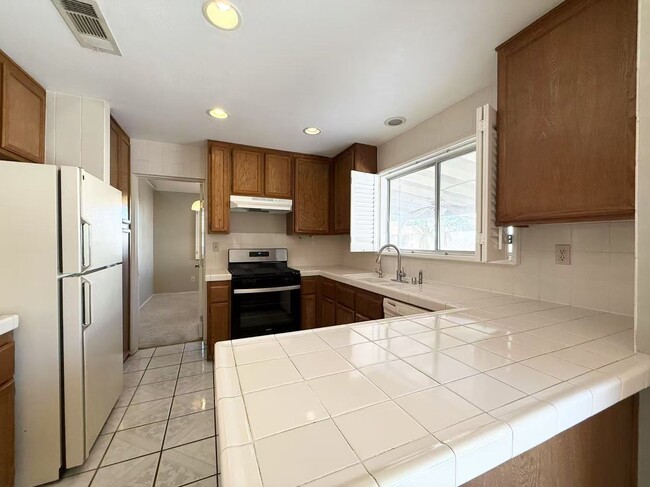 314 Jamie Ct in Henderson, NV - Building Photo - Building Photo