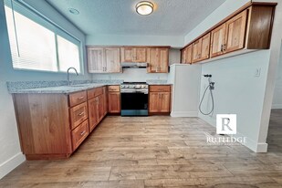 544 Marie St in Medford, OR - Building Photo