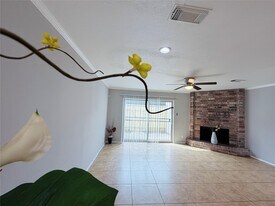 9200 W Bellfort Ave in Houston, TX - Building Photo