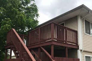 211 N Greenbriar Rd Apartments