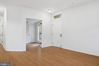 1340 Garden Wall Cir in Reston, VA - Building Photo - Building Photo