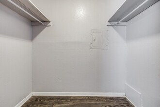 Courtyards at Gateway in Dallas, TX - Building Photo - Building Photo