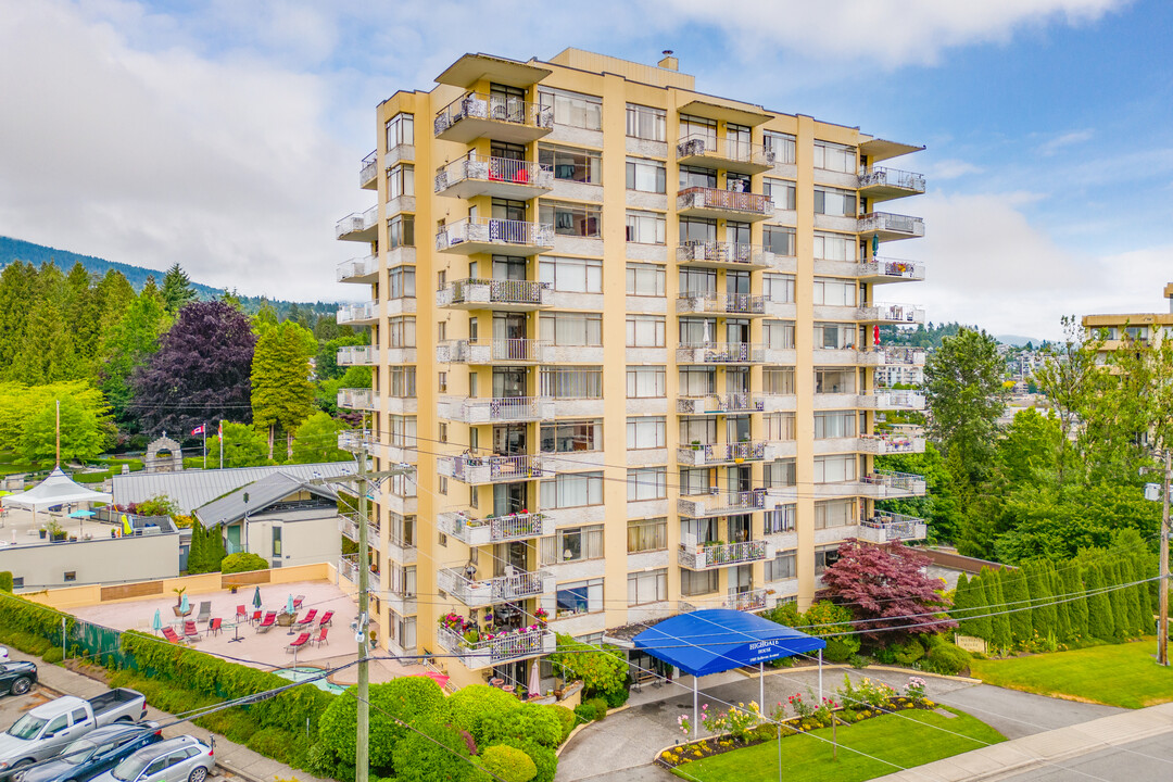 Highgate House in West Vancouver, BC - Building Photo