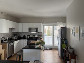 28 Adams St, Unit 1 in Waltham, MA - Building Photo - Building Photo