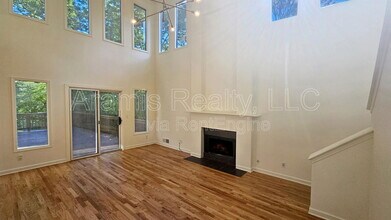 1086 Pine Grove Ave NE in Atlanta, GA - Building Photo - Building Photo