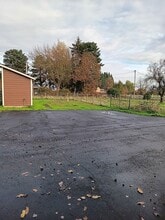 2001 Greenwood Rd S in Independence, OR - Building Photo - Building Photo