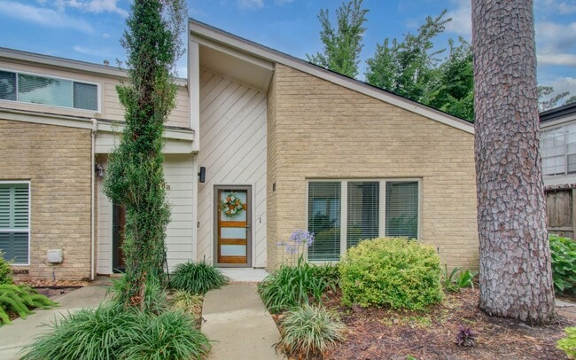 12625 Memorial Dr in Houston, TX - Building Photo - Building Photo