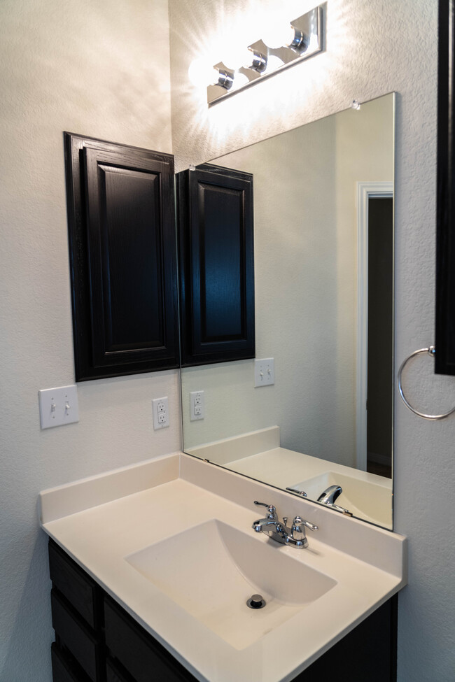 13700 Sage Grouse Dr, Unit #402 in Austin, TX - Building Photo - Building Photo