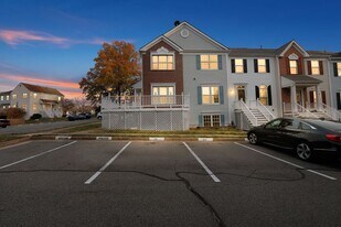 15663 Viewpoint Cir in Montclair, VA - Building Photo